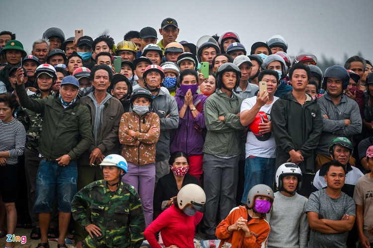 Giai cuu cac thuyen vien tren tau Vietship 01 anh 6