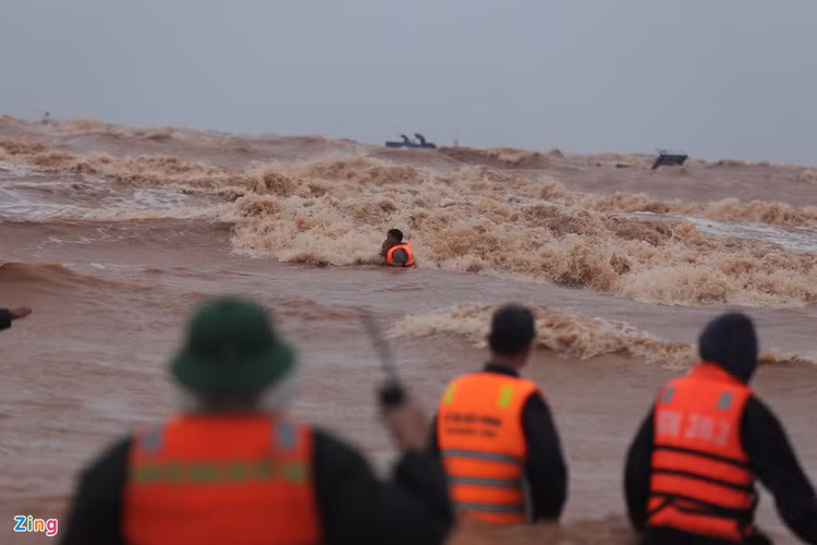 giai cuu tau Vietship 01 anh 3