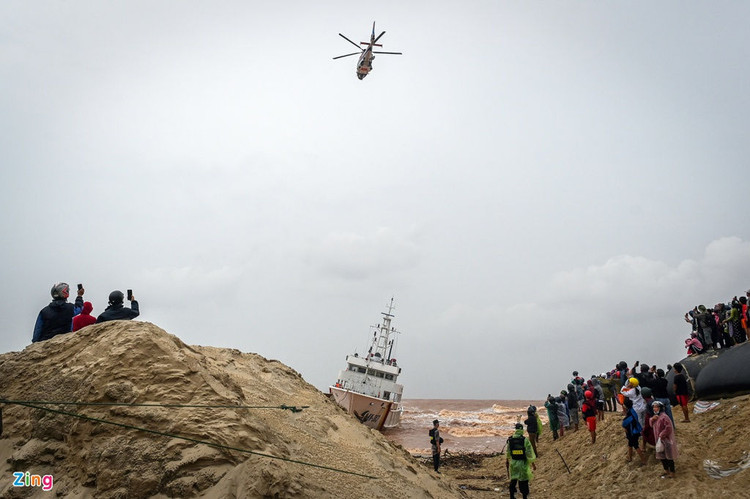 EC-155 cuu ho tren bien anh 2