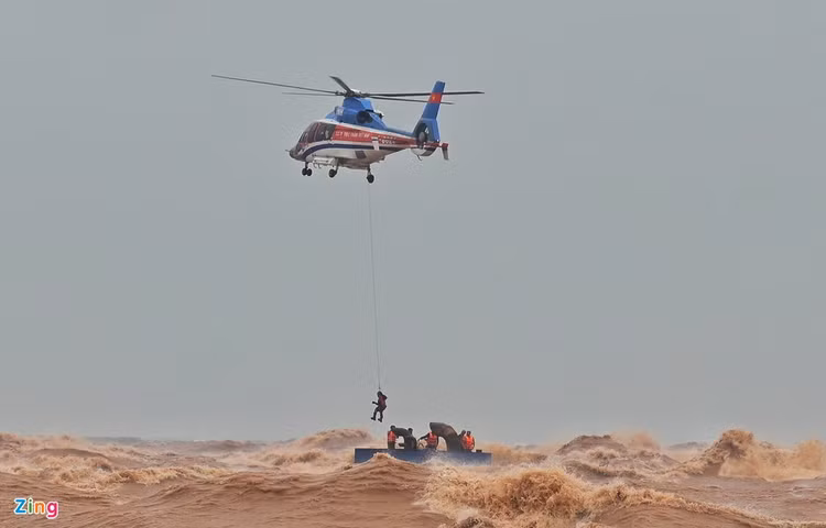 giai cuu tau Vietship 01 anh 2