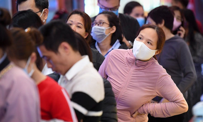 Vang giam nhe, nguoi mua van lo ca trieu dong hinh anh 1 2_xep_hang_ban_vang.jpg