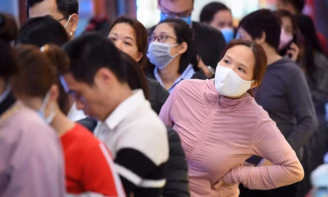 Vang giam nhe, nguoi mua van lo ca trieu dong hinh anh 1 2_xep_hang_ban_vang.jpg