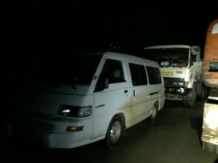 Xuyên đêm mở đường để phương tiện vào hiện trường đưa thi thể ra ngoài - 8