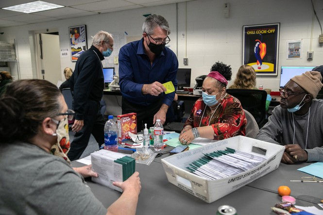 Mỹ sắp có cuộc bầu cử nhiều người bỏ phiếu nhất trong một thế kỉ - ảnh 8