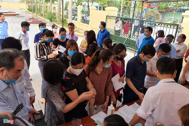 Phu huynh vu be boi thi THPT: 'Con toi bi ai do tu nang diem' hinh anh 2 phu_huynh_zing.jpg