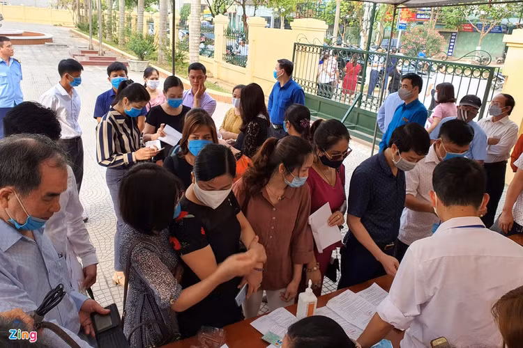 Phu huynh vu be boi thi THPT: 'Con toi bi ai do tu nang diem' hinh anh 2 phu_huynh_zing.jpg