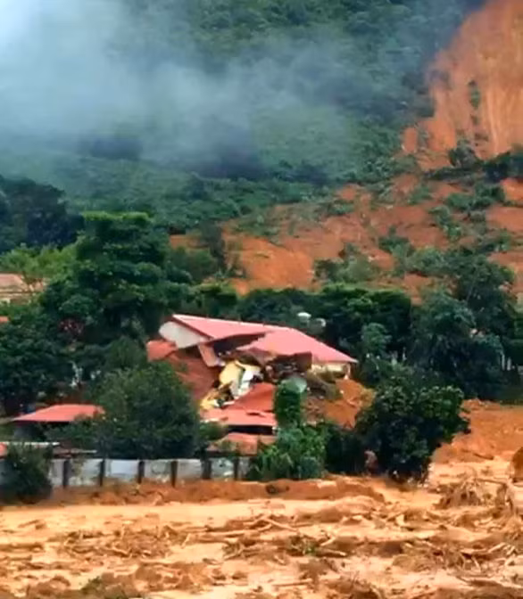 Hiện trường vụ sạt lở. Ảnh Tuoitre.vn