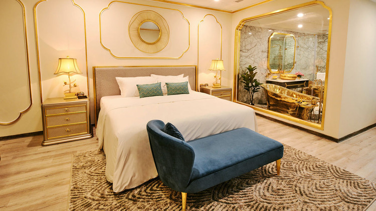 Khách sạn dát vàng từ trong ra ngoài tại Hà Nội ảnh 5