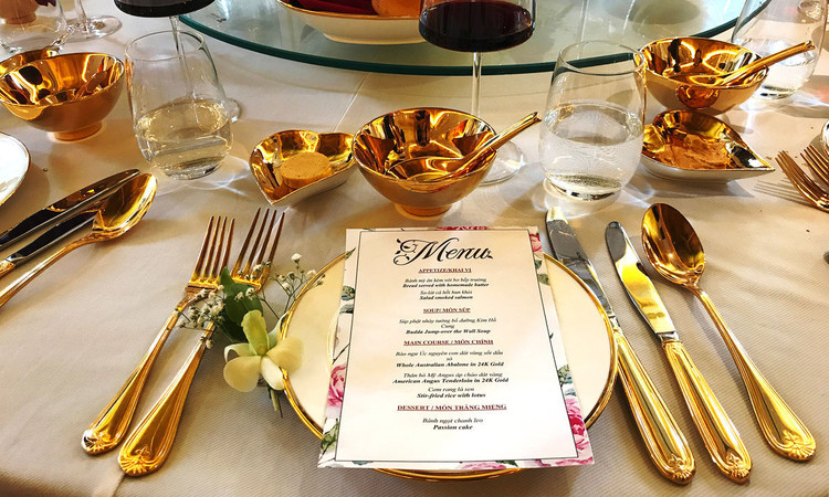 Khách sạn dát vàng từ trong ra ngoài tại Hà Nội ảnh 11