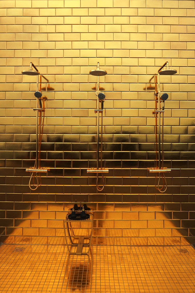 Khách sạn dát vàng từ trong ra ngoài tại Hà Nội ảnh 10