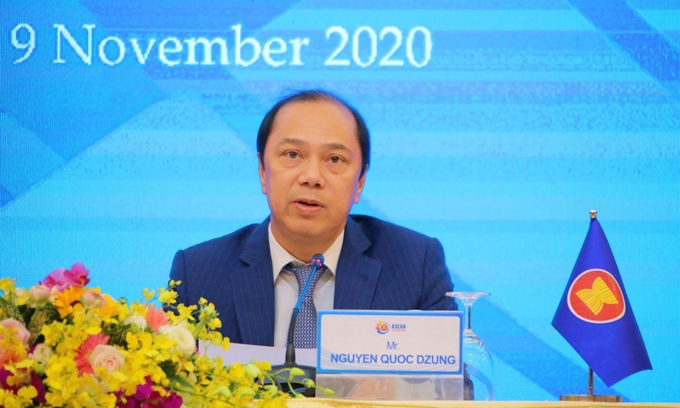 Thứ trưởng Ngoại giao Nguyễn Quốc Dũng tại cuộc họp báo ở Hà Nội chiều nay. Ảnh: Phương Vũ.