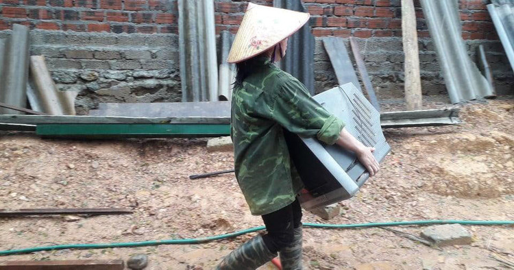 Hà Tĩnh: Các hồ đập lớn đồng loạt xả tràn, sơ tán khẩn hàng ngàn hộ dân - Ảnh 1.