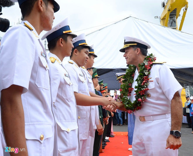 Tau ho ve cap cang Tien Sa, Da Nang don si quan tau san bay My hinh anh 1 tau_san_bay_my_15_zing.jpg