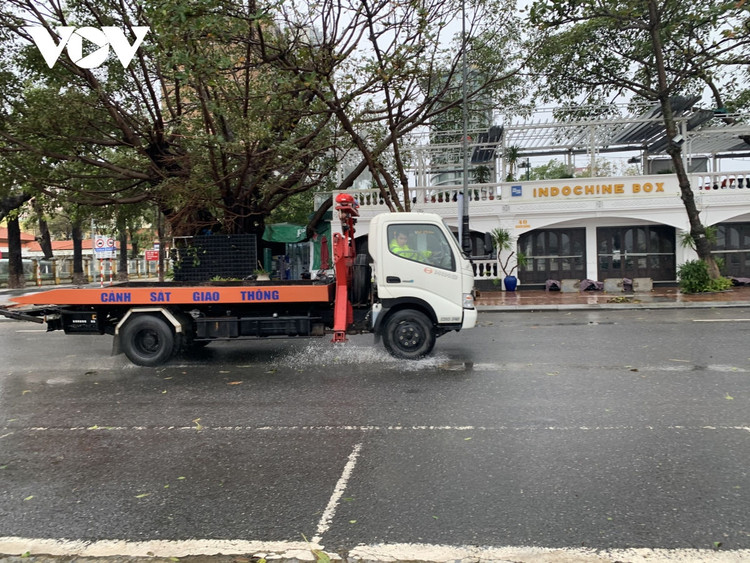 Cập nhật: Bão số 13 cuốn bay mái trường học, "nhổ" bật gốc cây, cuốn trôi nhà dân ảnh 36