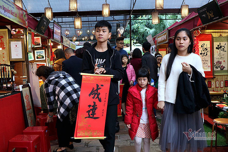 Hơn 50 thầy đồ hội tụ, Tết xưa được tái hiện ở Văn Miếu