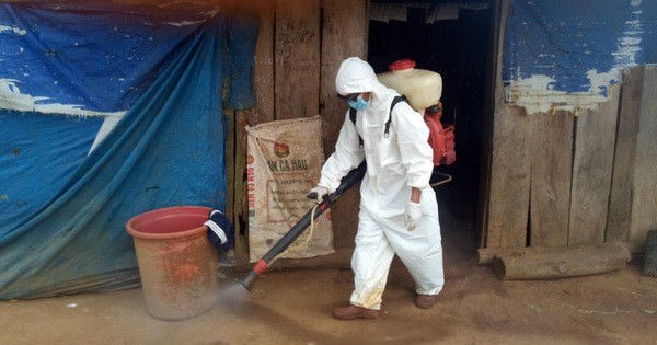 Một cháu bé tử vong do bạch hầu, cách ly hàng trăm người dân - Ảnh 3.