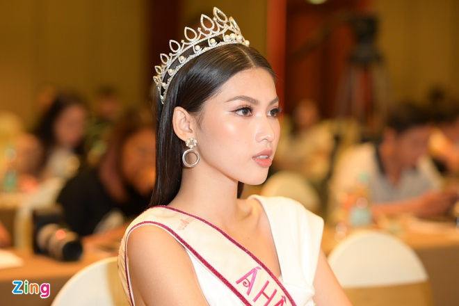 Hoa hau Do Thi Ha anh 1