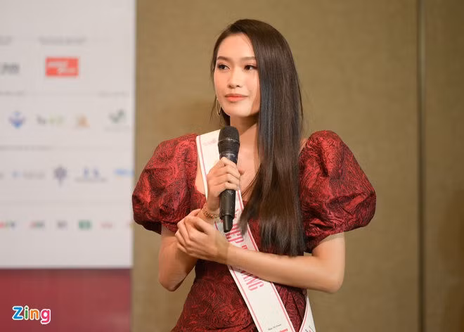 Hoa hau Do Thi Ha anh 2