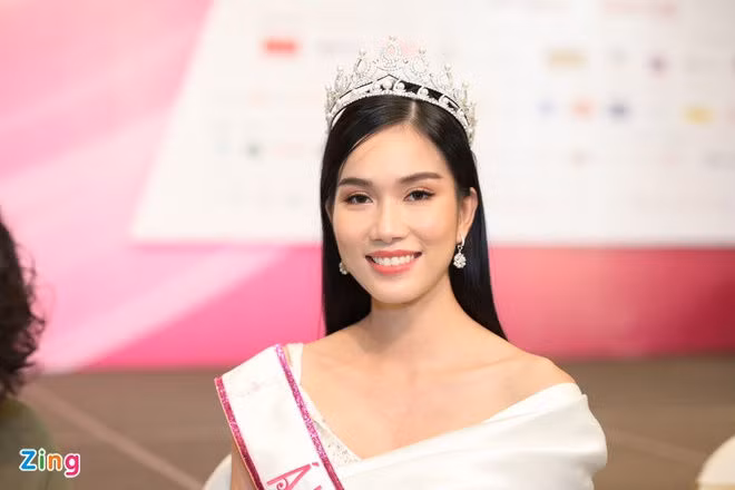 Hoa hau Do Thi Ha anh 7