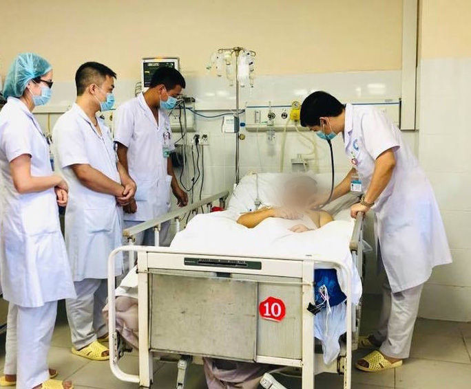 Người đàn ông làm việc ở trang trại lợn nhiễm vi khuẩn ăn thịt người - Ảnh 2.