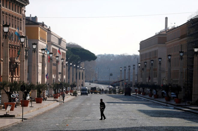 Nguoi dan ong nhiem virus vi di ngoai tinh, ca thi tran phai cach ly hinh anh 1 italy_coronavirus_75.jpg