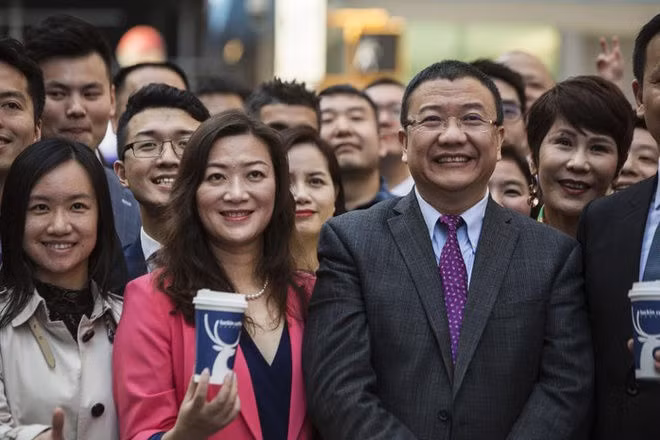 Nguoi sang lap ‘Starbucks Trung Quoc’ mat 1 ty USD vi be boi gian lan hinh anh 1 960x0.jpg