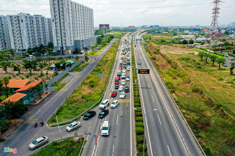 Cua ngo cao toc TP.HCM - Long Thanh - Dau Giay ket xe keo dai hang km hinh anh 2 untac_zing7.JPG