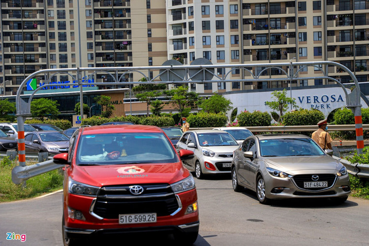 Cua ngo cao toc TP.HCM - Long Thanh - Dau Giay ket xe keo dai hang km hinh anh 7 untac_zing4.JPG