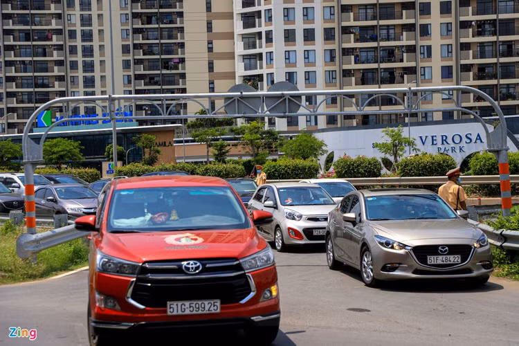 Cua ngo cao toc TP.HCM - Long Thanh - Dau Giay ket xe keo dai hang km hinh anh 7 untac_zing4.JPG