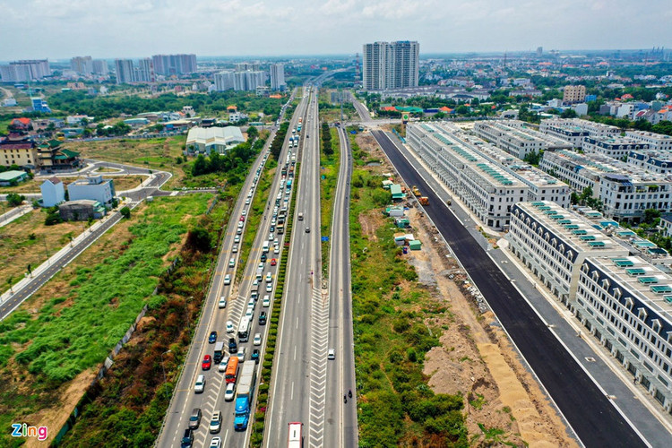 Cua ngo cao toc TP.HCM - Long Thanh - Dau Giay ket xe keo dai hang km hinh anh 3 untac_zing6.JPG