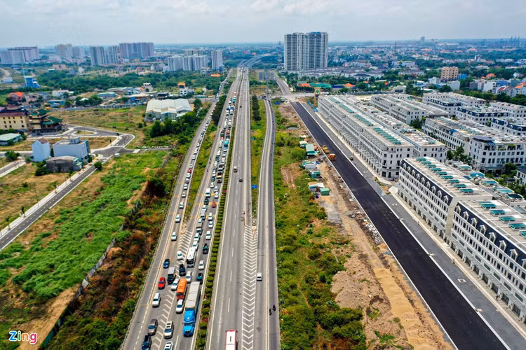 Cua ngo cao toc TP.HCM - Long Thanh - Dau Giay ket xe keo dai hang km hinh anh 3 untac_zing6.JPG