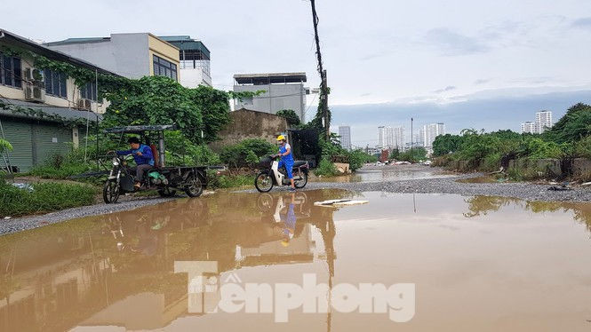Đường nghìn tỷ chi chít 'ổ trâu, ổ gà' ở Hà Nội: Qua 6 Chủ tịch phường không GPMB xong - ảnh 3