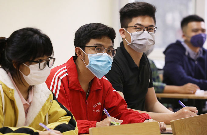 Sinh viên Đại học Bách khoa trở lại trường vào ngày 2/3, học được một tuần lại nghỉ tiếp phòng dịch. Ảnh: Ngọc Thành.
