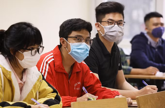 Sinh viên Đại học Bách khoa trở lại trường vào ngày 2/3, học được một tuần lại nghỉ tiếp phòng dịch. Ảnh: Ngọc Thành.