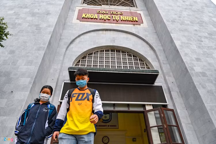 Hang nghin sinh vien tro lai truong sau ky nghi gan 2 thang hinh anh 1 1_zing.jpg