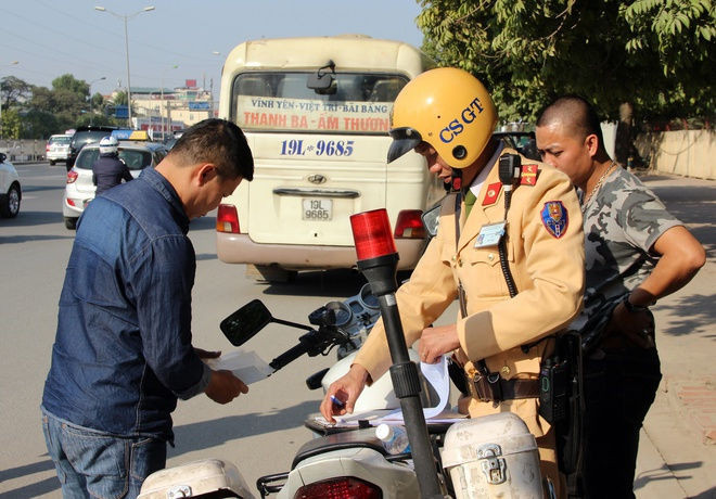 nop phat vi pham giao thong qua mang anh 1