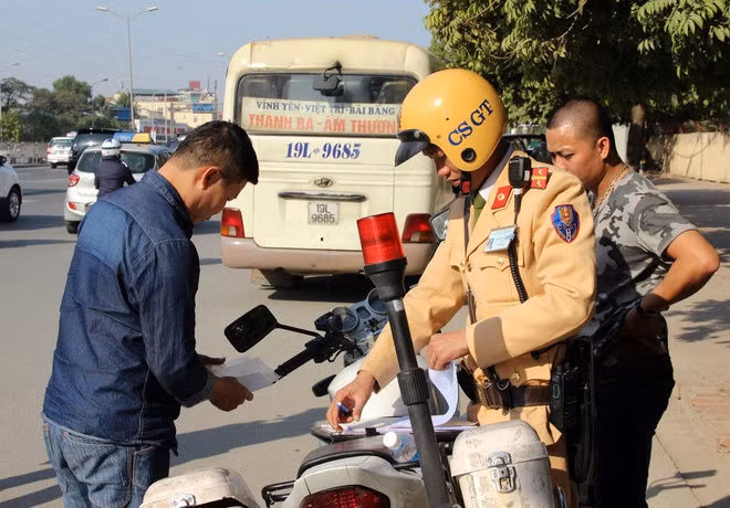 nop phat vi pham giao thong qua mang anh 1