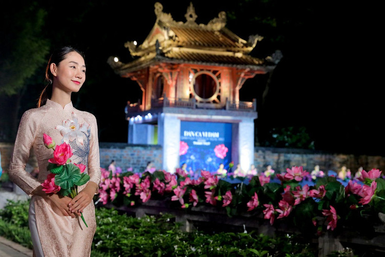 nguoi mau trinh dien 1000 bo ao dai anh 5