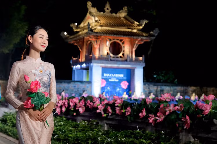 nguoi mau trinh dien 1000 bo ao dai anh 5