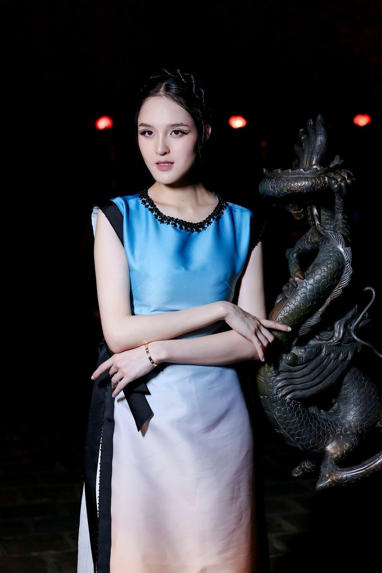 nguoi mau trinh dien 1000 bo ao dai anh 4