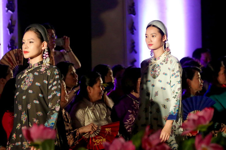 nguoi mau trinh dien 1000 bo ao dai anh 3