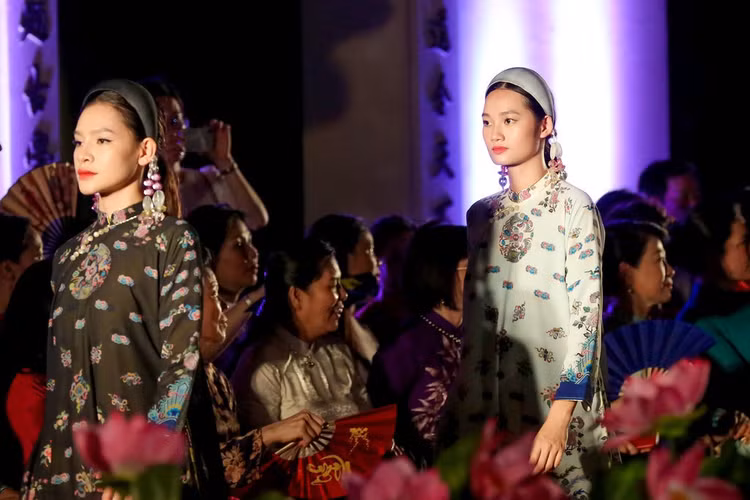 nguoi mau trinh dien 1000 bo ao dai anh 3