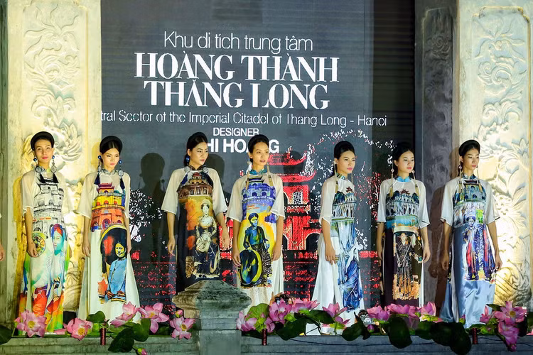 nguoi mau trinh dien 1000 bo ao dai anh 1