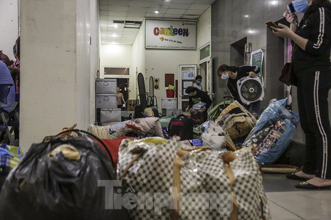 Lấy 3 tòa nhà làm khu cách ly, sinh viên ở Mỹ Đình di dời trong đêm - ảnh 2