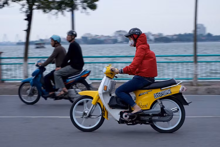 Dự báo thời tiết 15/11: Miền Bắc chuyển rét, miền Trung hứng bão