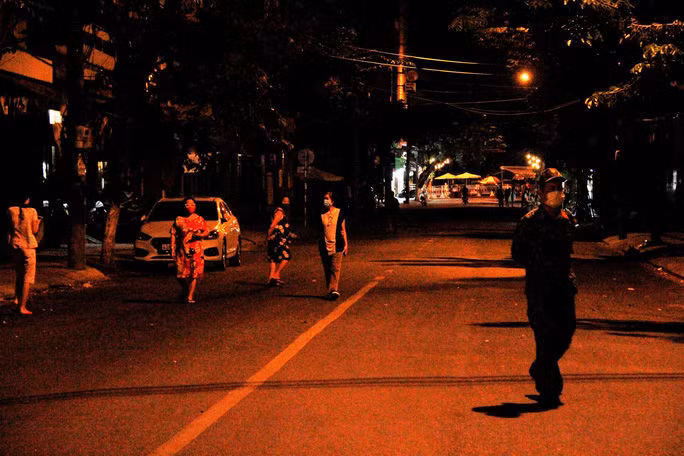 Đà Nẵng: Xúc động thời khắc dỡ lệnh phong tỏa BV Chỉnh hình và phục hồi chức năng - Ảnh 7.