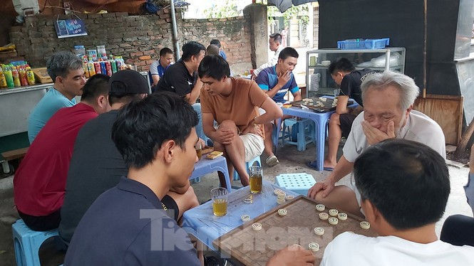 Công an phường dẹp nửa chừng, dân nơm nớp lo dịch - ảnh 1