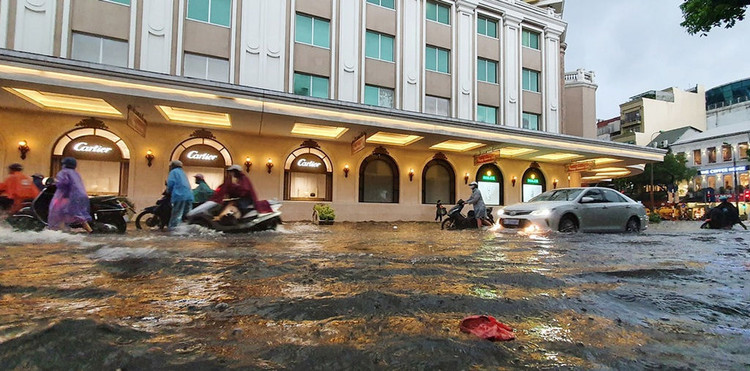 mua lon o Ha Noi gay ngap anh 3