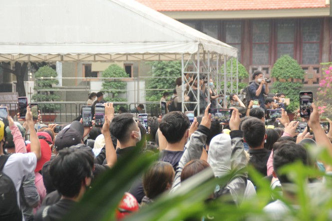 Tiễn biệt Chí Tài, người dân nhớ mãi về hình ảnh người nghệ sỹ hiền hậu, thân tình - ảnh 6