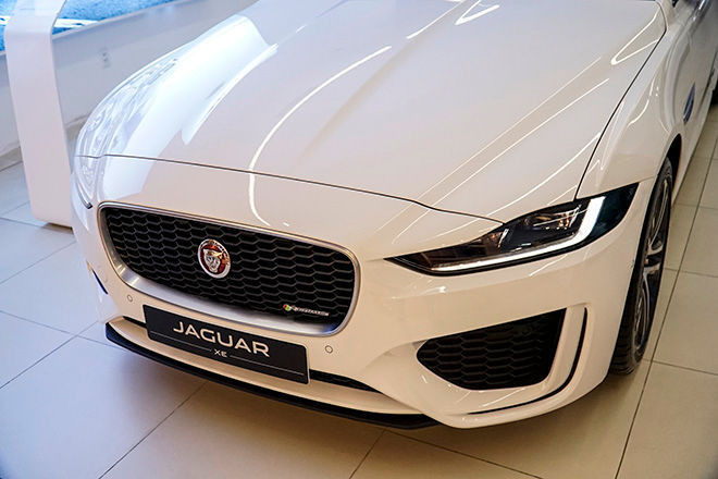 Cận cảnh mẫu xe thể thao Jaguar XE mới nhất tại Việt Nam, giá bán hơn 2,7 tỷ đồng - 3